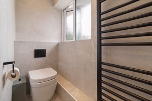 Shower room- click for photo gallery